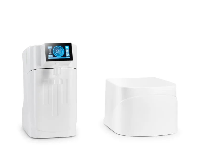 Système combiné de purification de l'eau de laboratoire de Neptec GmbH pour la production d'eau ultrapure et d'eau de type 2. À gauche, l'unité de production compacte avec pointe de dosage, filtre à membrane de 0,2 µm et contrôleur à écran tactile. À droite, le réservoir de stockage de 10 litres d'eau pure avec filtre de ventilation et lampe UV.