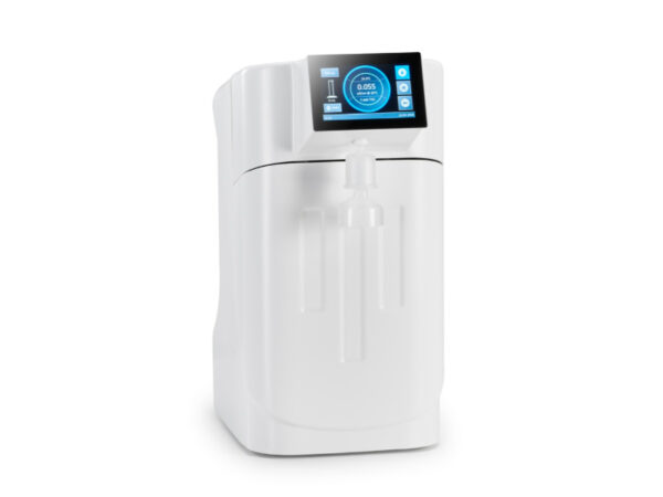 Système d'eau Neptec Triton ASTM (American Society for Testing and Materials) de type 1 avec point de distribution, filtre de 0,2 µm et contrôleur à écran tactile.