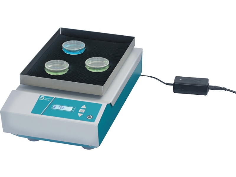 Miniature orbital shaker with battery for shaking plates and flasks in laboratories