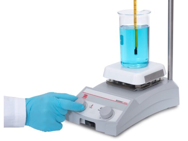 Ohaus Guardian 2000 G21HS04C hotplate stirrer for processing laboratory samples. Analog control