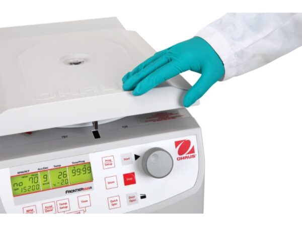 Ohaus Frontier FC5515R refrigerated high speed microtube centrifuge for 1,5ml or 2ml tubes. lid close