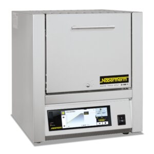Four à moufle fermé Nabertherm L3/12 avec contrôleur numérique à écran tactile pour un chauffage précis en laboratoire