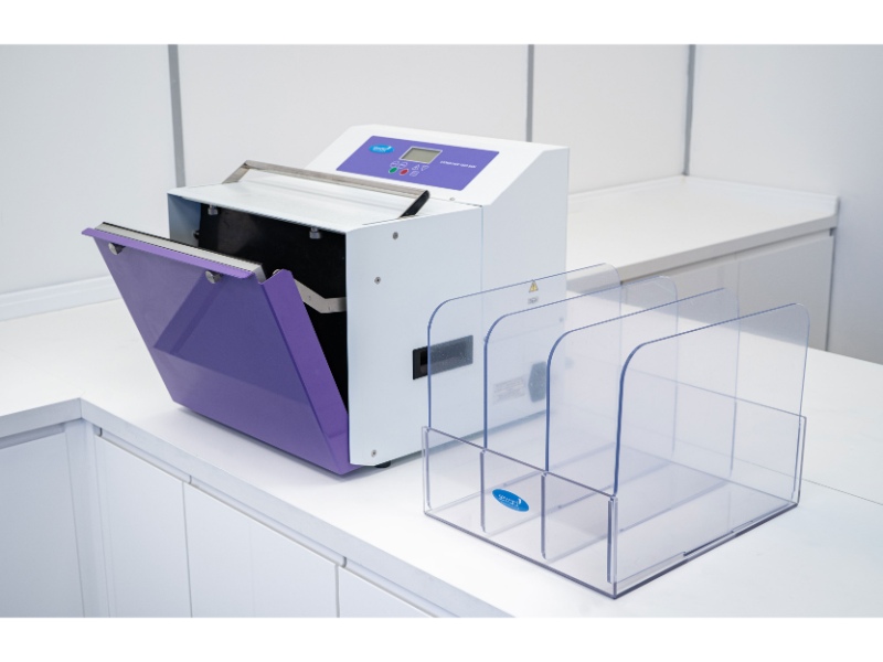 Stomacher 4500 laboratoriummenger voor het mengen van grote volumes in farmaceutische en voedingsmiddelentests. Zijaanzicht
