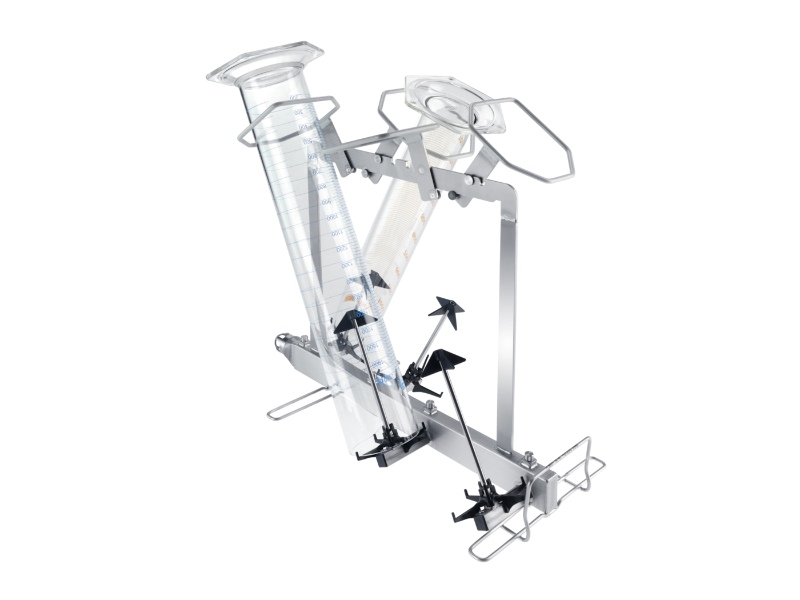 Miele laboratorium vaatwasser A 306/1 injectormodule – beladen met maatcilinders voor efficiënte laboratoriumreiniging.