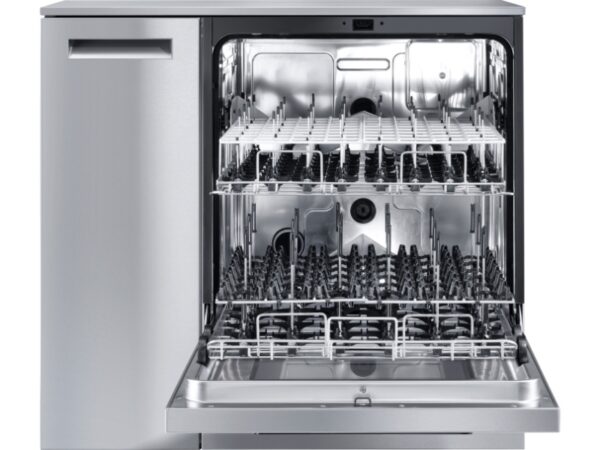 Miele laboratorium vaatwasser PLW 8683 CD interieur met rekken voor laboratorium glaswerk