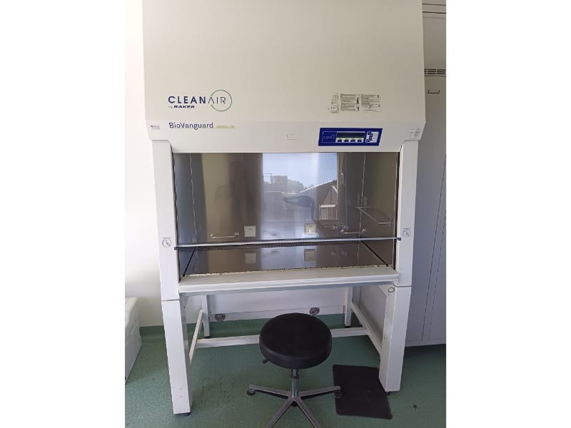 Tweedehands microbiologische veiligheidskast CleanAir Biovanguard 4 met onderstel